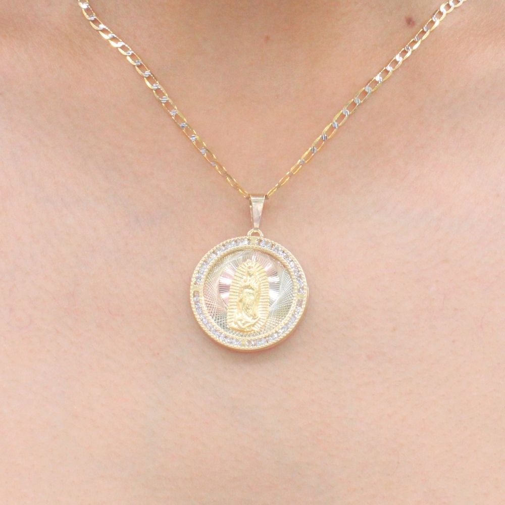 Medalla de Oro 14k de la Virgen de Guadalupe con Fondo Florentino y Borde con Zirconias mod. 9899