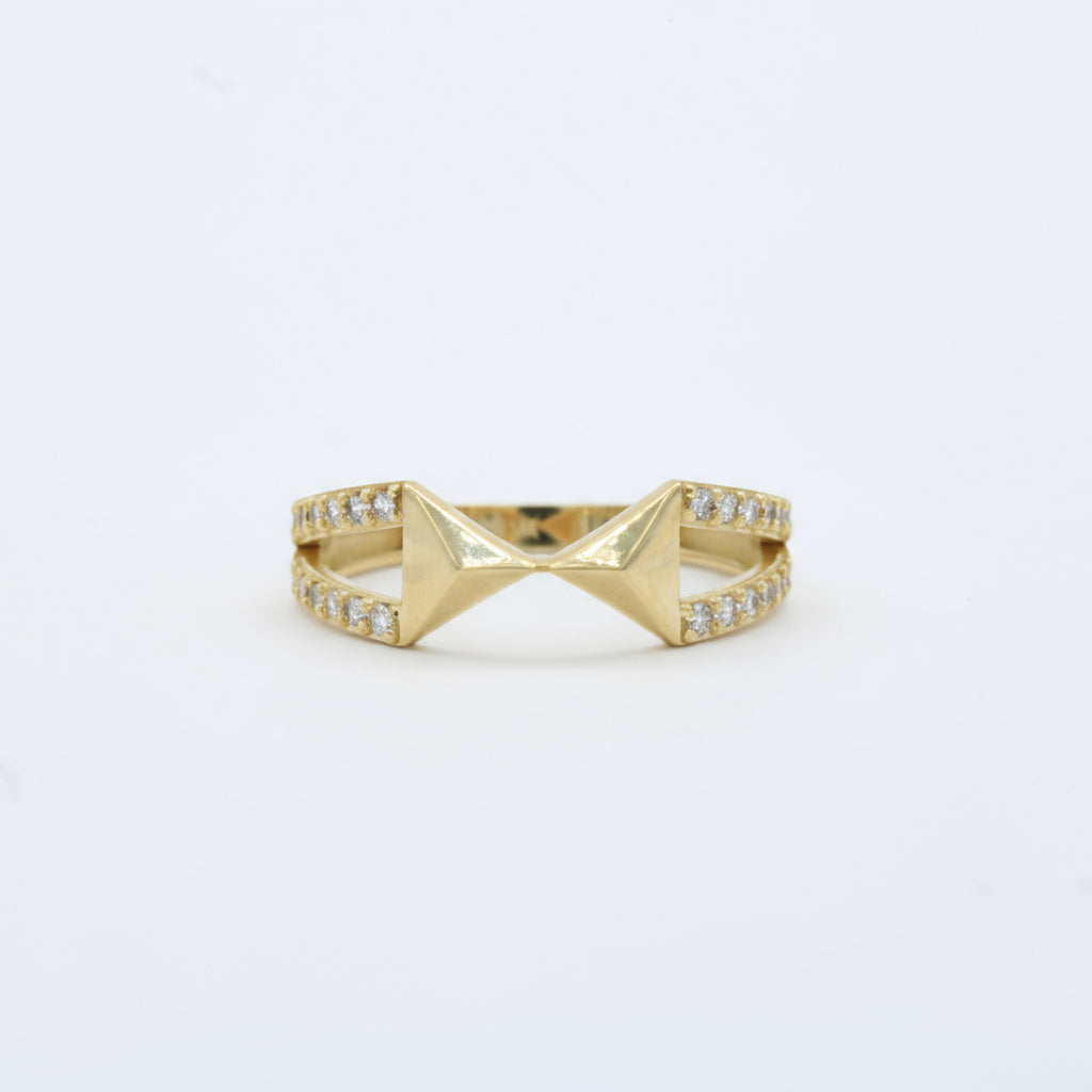 Anillo de Oro 14k Estilo Flecha con Incrustación Fina de Zirconias mod. 10006