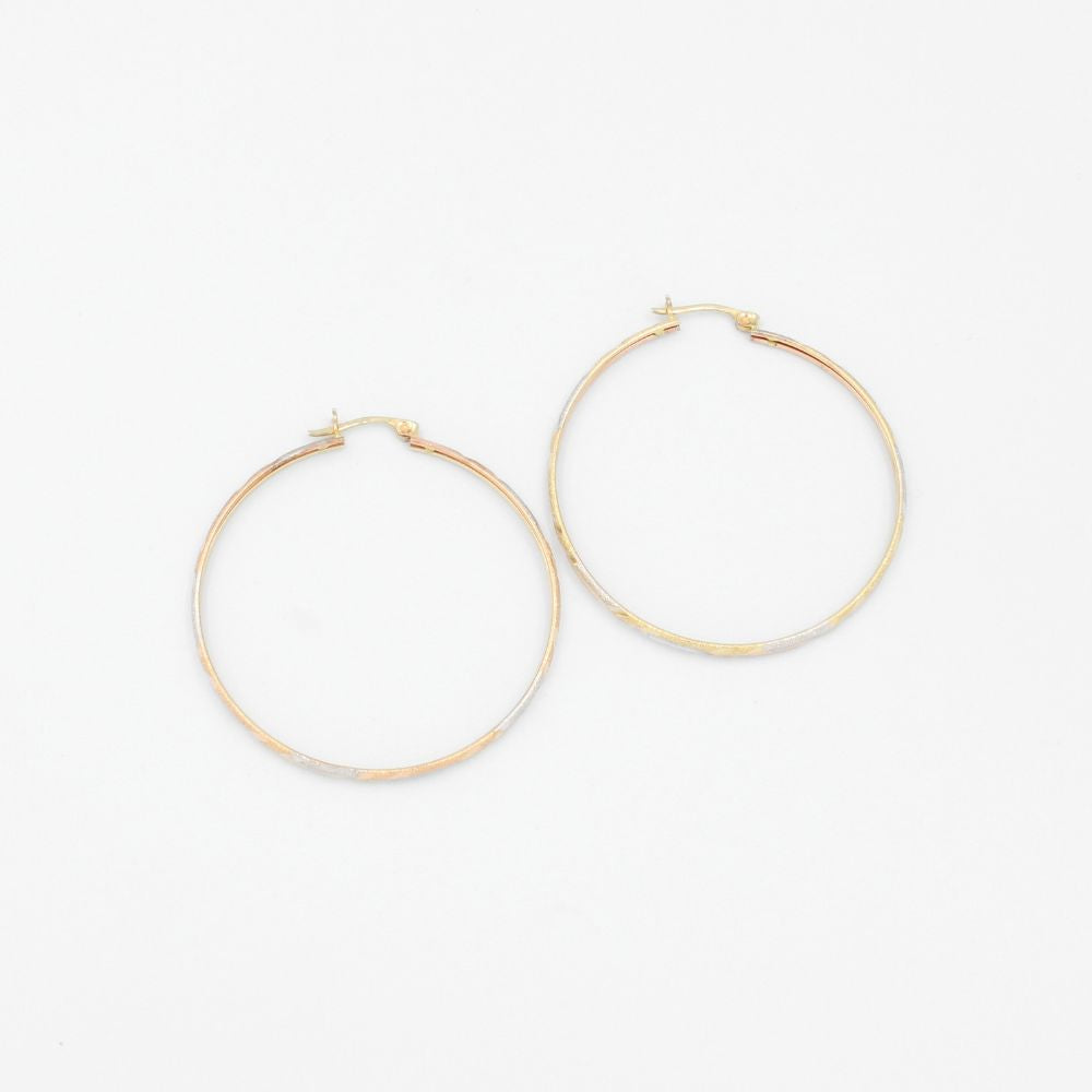 Arracada de Oro 14k Florentino con Diseño Diagonal de Diamantado sobre Tono Mate mod. 9140