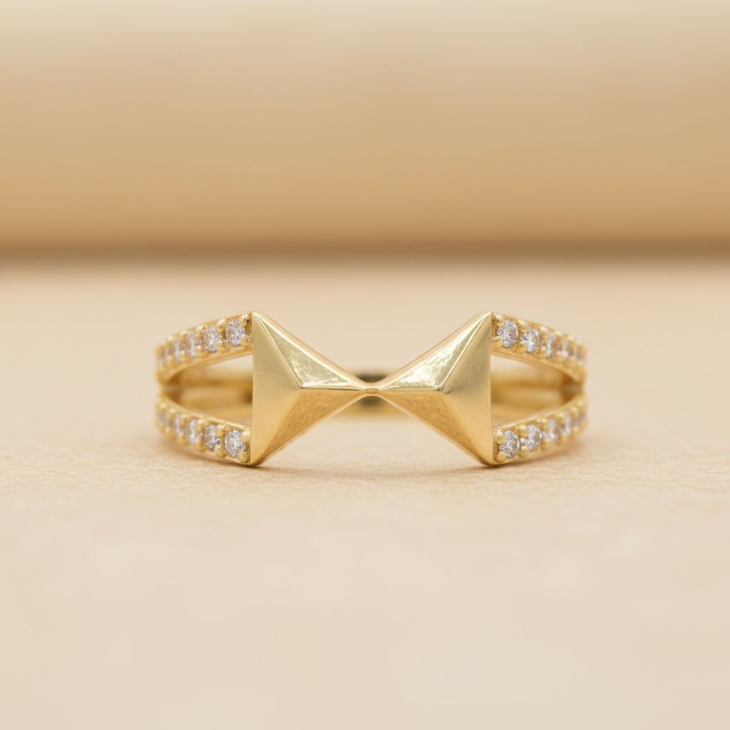 Anillo de Oro 14k Estilo Flecha con Incrustación Fina de Zirconias mod. 10006