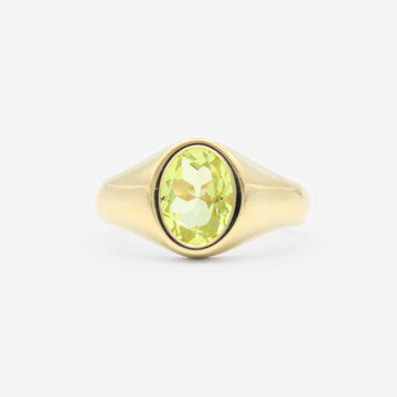 Anillo de Oro 14k de Diseño Oval con Incrustación de Peridoto  mod. 9293