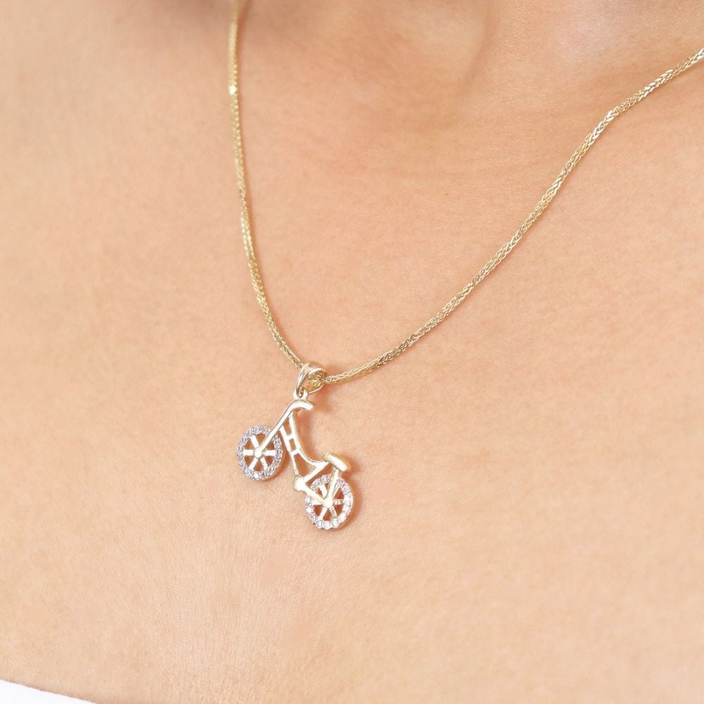 Dije de Oro 14k con Forma de Bicicleta Fina Incrustada con Zirconias mod. 4648