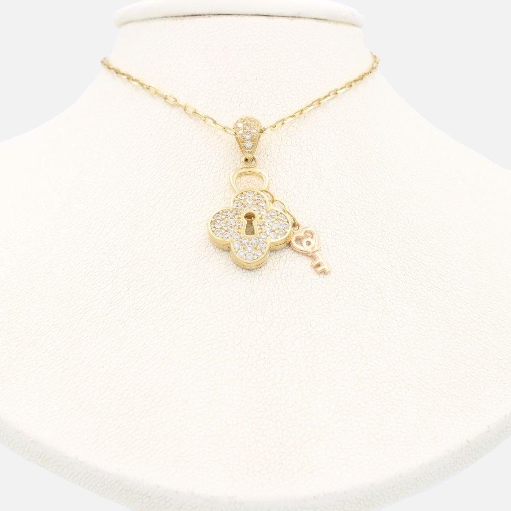 Gargantilla de Oro 14k Candado Hueco de Trébol Incrustado con Zirconias y Pequeña Llave Rosa mod. 9632