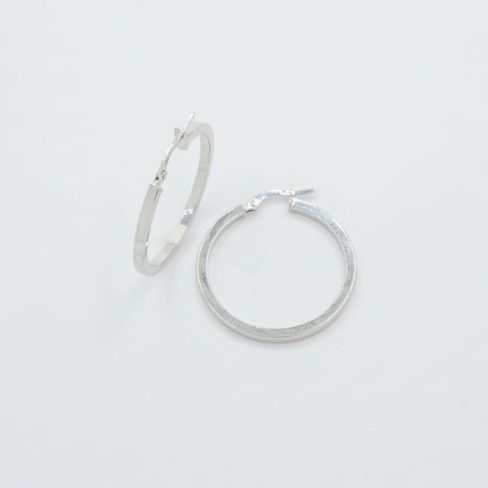 Arracada de Oro 14k Blanco con Diseño Hueco y Circunferencia Cuadrada mod. 10031