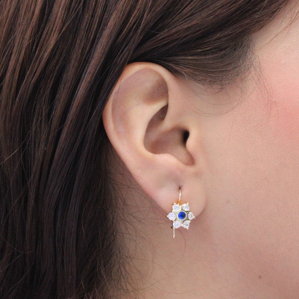 Arete con Broche Arillo de Oro 14k con Diseño Estrella Incrustado con Zirconia Azul mod. 9762