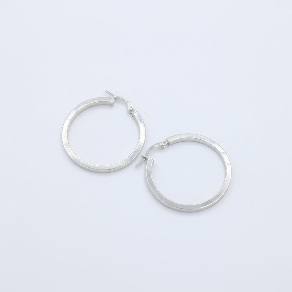 Arracada de Oro 14k Blanco con Diseño Hueco y Circunferencia Cuadrada mod. 10031