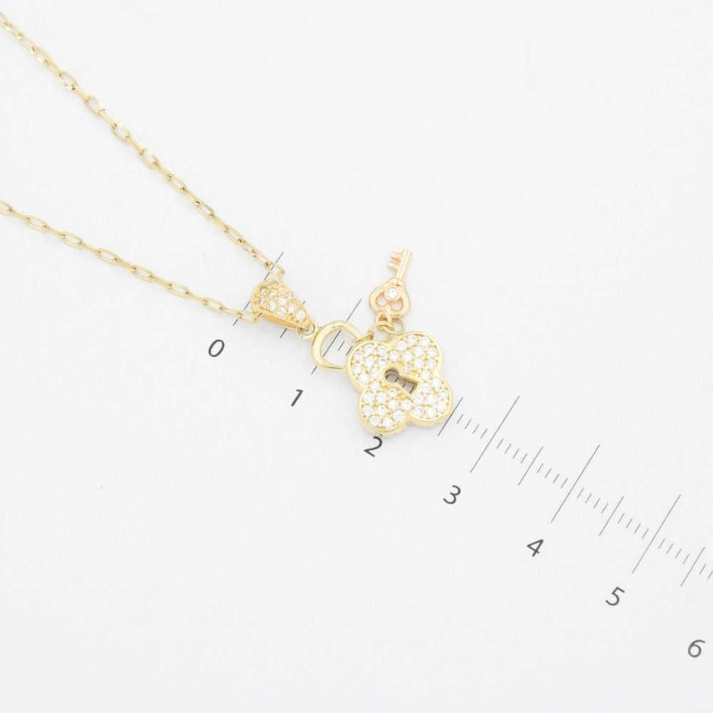 Gargantilla de Oro 14k Candado Hueco de Trébol Incrustado con Zirconias y Pequeña Llave Rosa mod. 9632