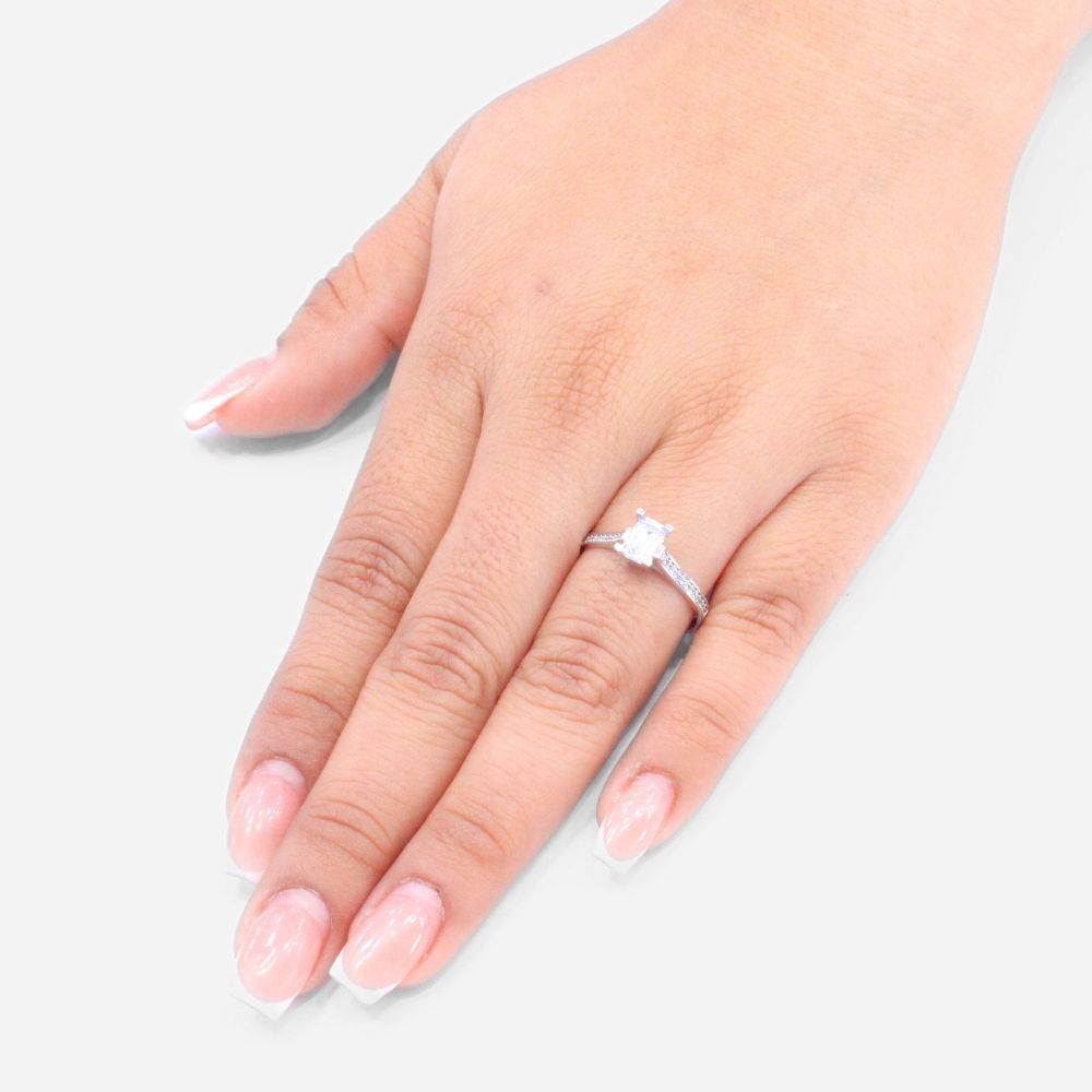 Anillo de Compromiso en Oro 14k Blanco con Zirconias Brillantes y Zirconia Baguette mod. 8955