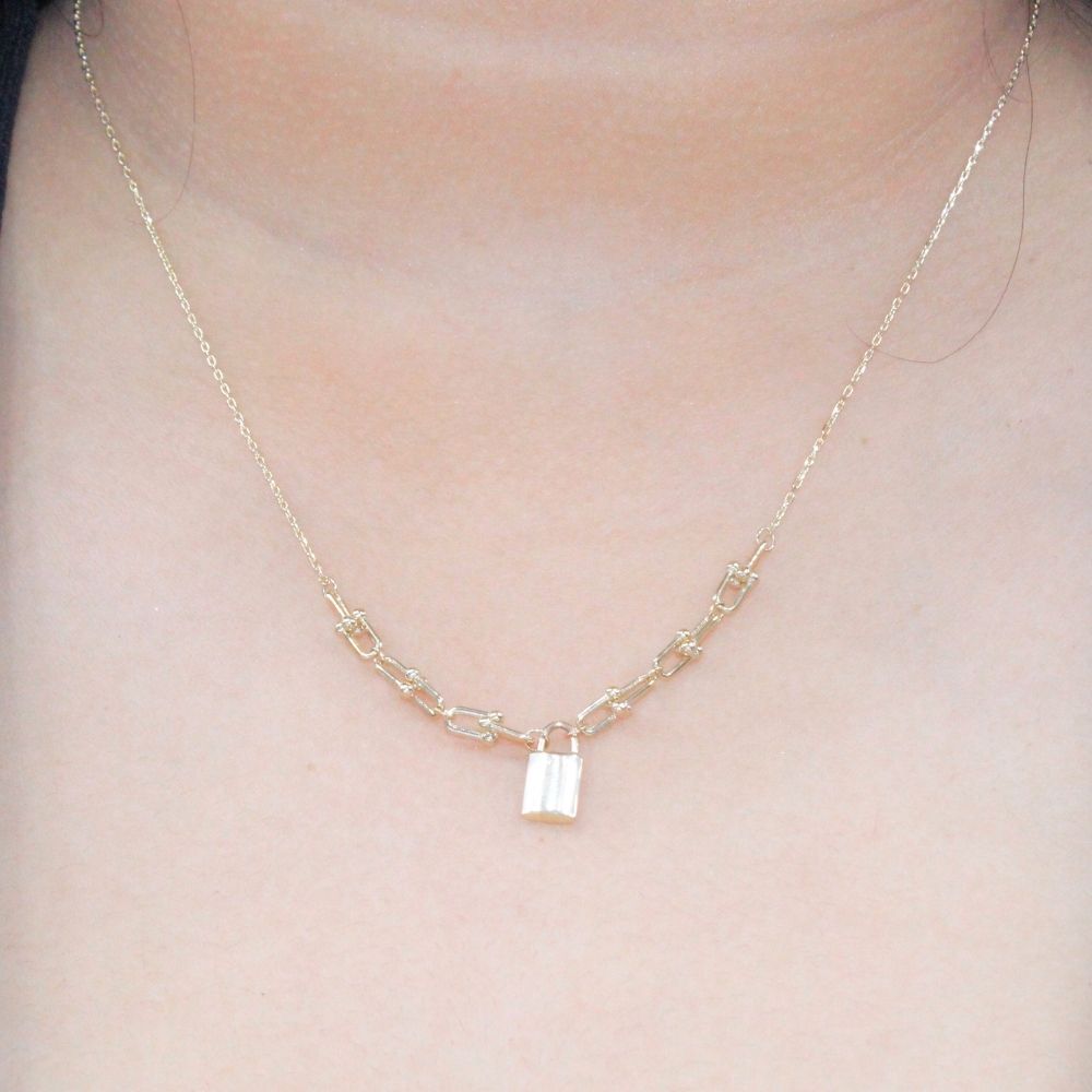Gargantilla de Oro 14k Candado Elegante de Estilo Hueco mod. 8576