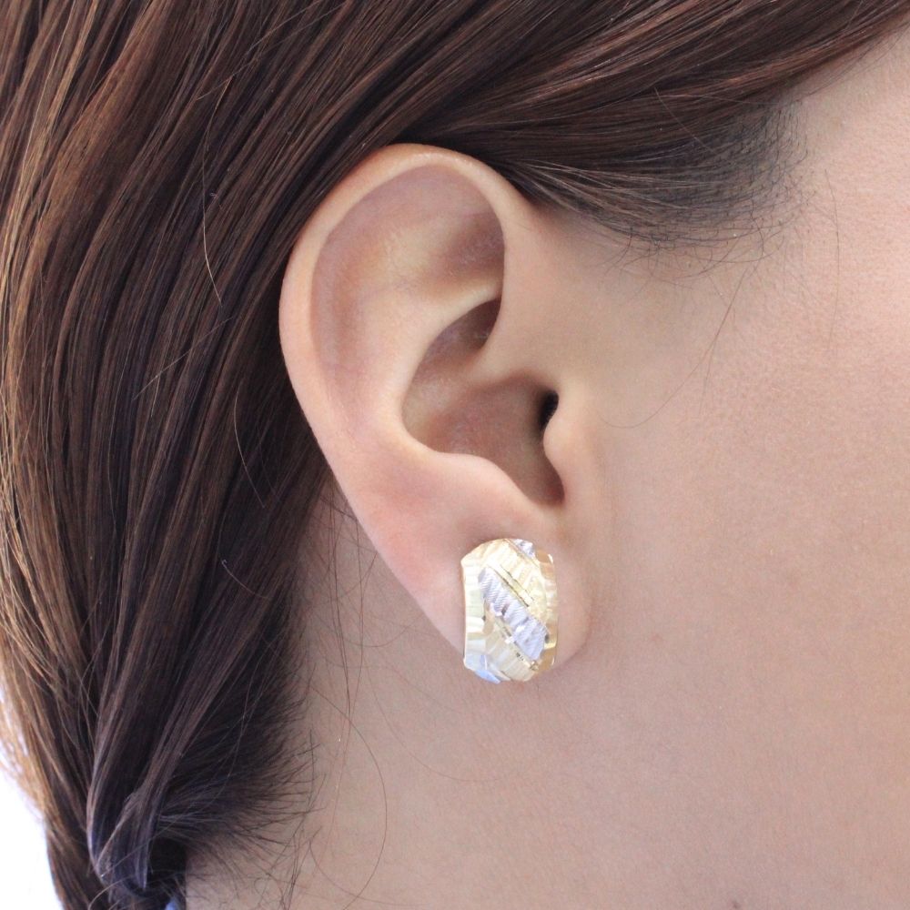 Arete con Broche Patente de Oro 14k Diseño Especial con Diamantado Diagonal mod. 9108