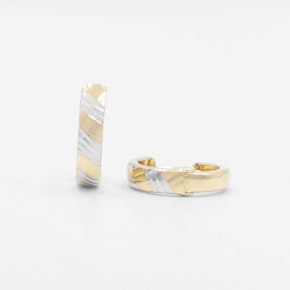 Grapa de Oro 14k de Diseño Diagonal con Diamantado Fino mod. 8343