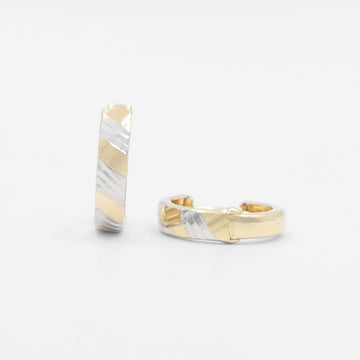 Grapa de Oro 14k de Diseño Diagonal con Diamantado Fino mod. 8343