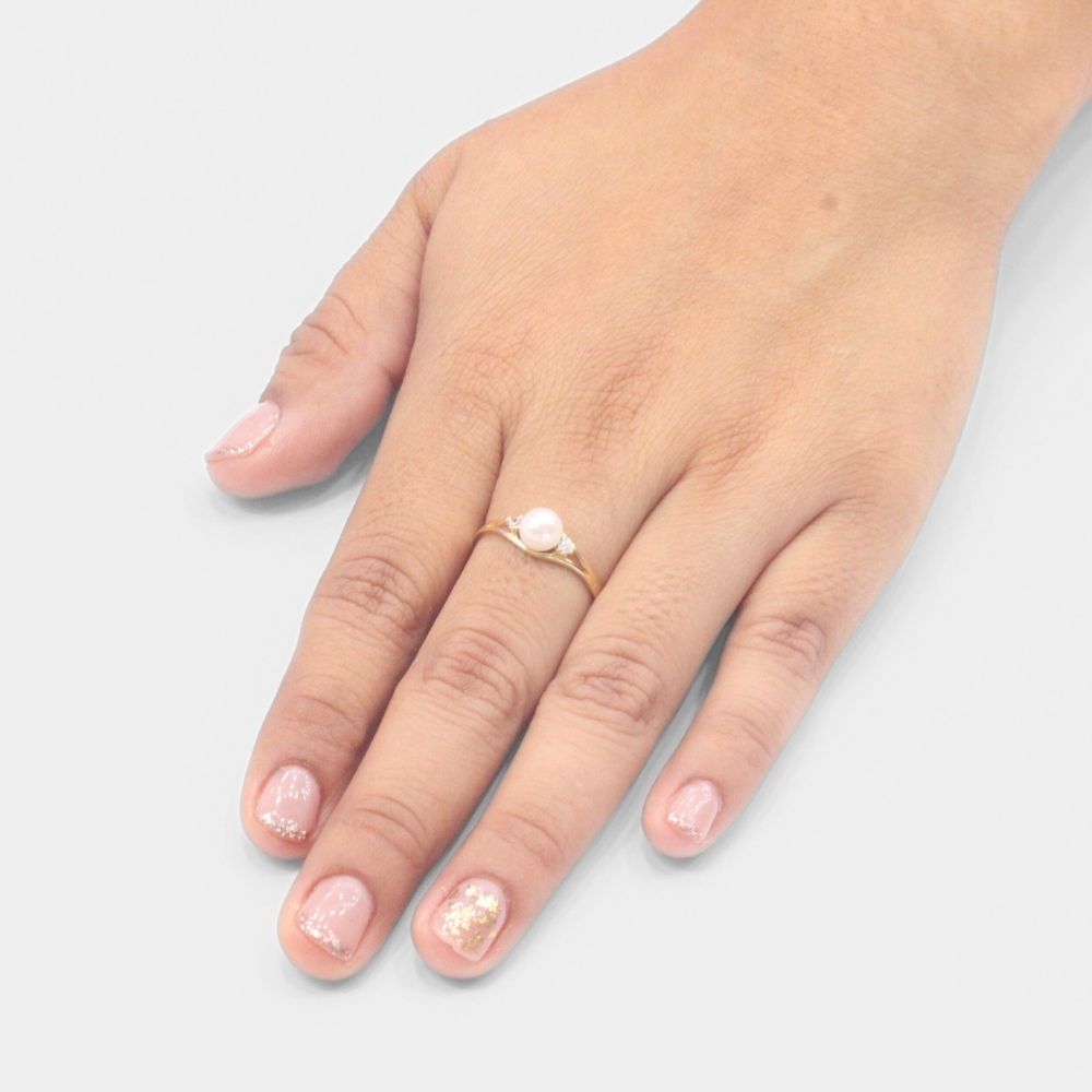 Anillo de Oro 14k Elegante con Perla Natural Detallado con Pequeñas Zirconias mod. 7722