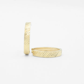 Grapa de Oro 14k Diseño Hueco con Diamantado Fino de Estilo Diagonal mod. 9618