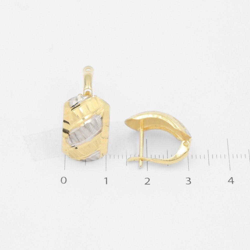 Arete con Broche Patente de Oro 14k Diseño Especial con Diamantado Diagonal mod. 9108