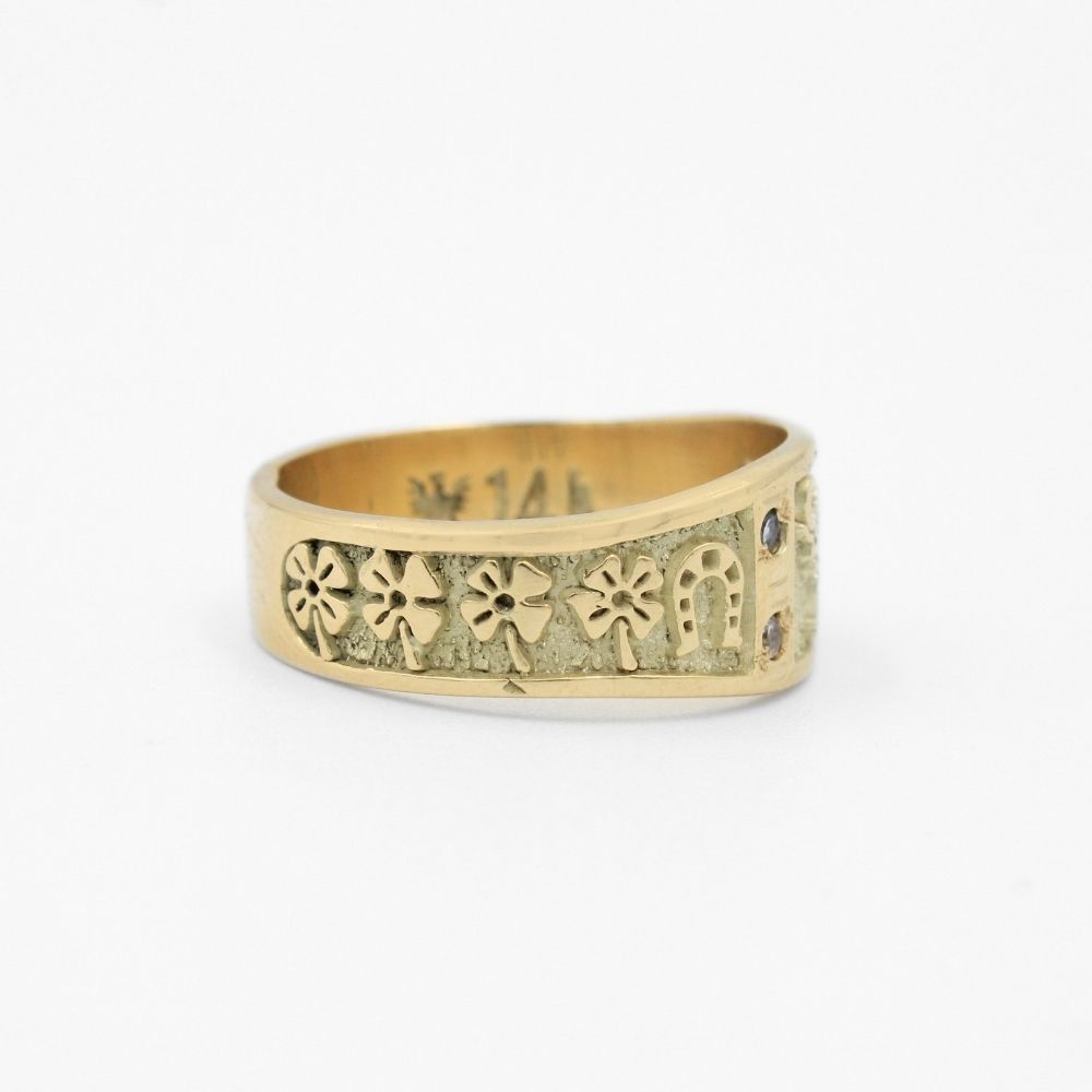 Anillo de Oro 14k de la Suerte con Zirconias y Diseño Rústico mod. 8632