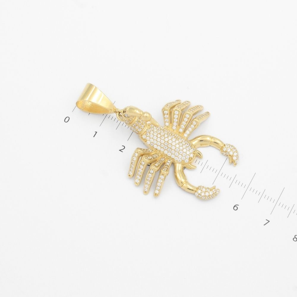 Dije de Oro 14k Diseño de Escorpion Extra con Incrutación de Zirconias mod. 9434