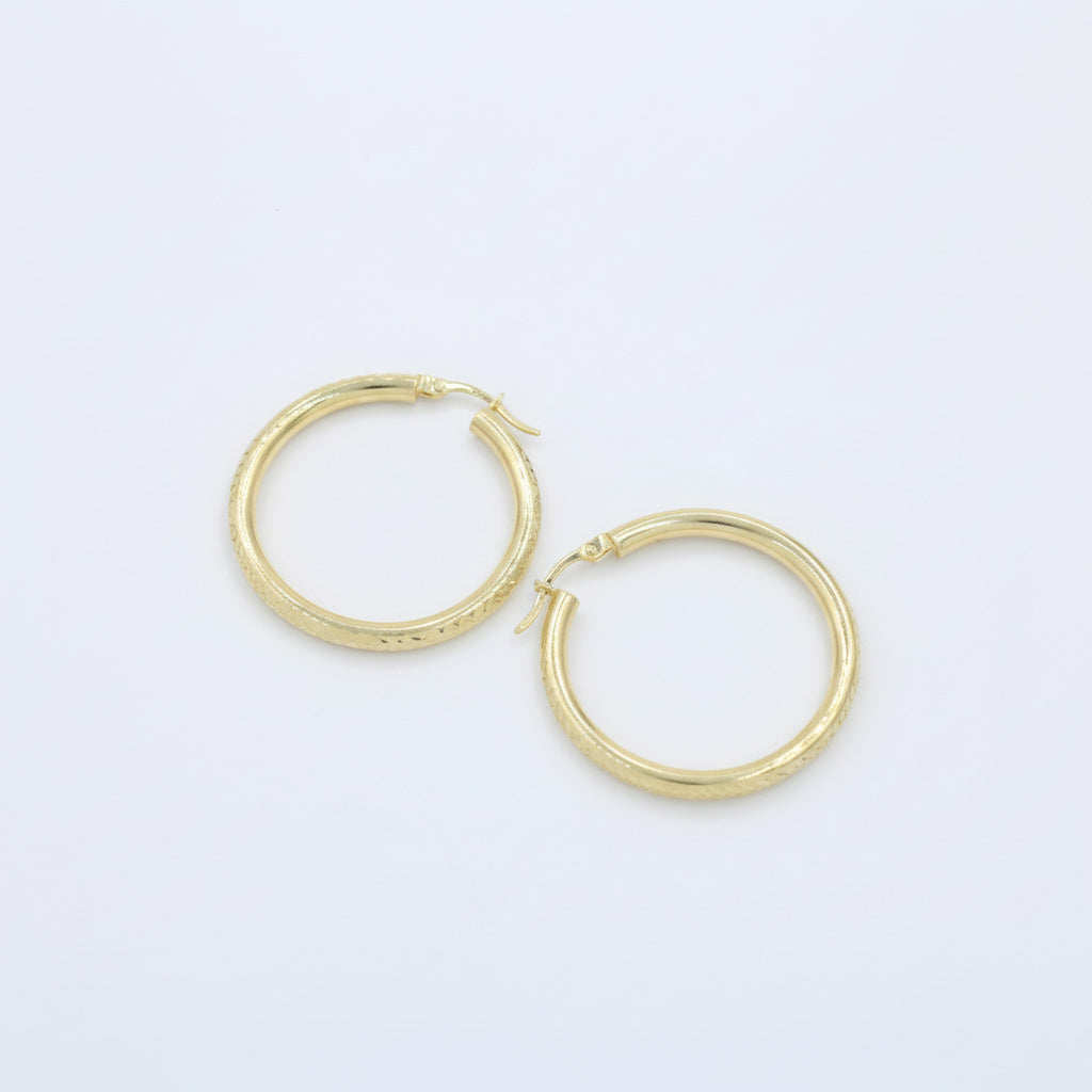 Arracada de Oro 14k con Forma Circular Hueca de Diseño Tubular Diamantado mod. 10032