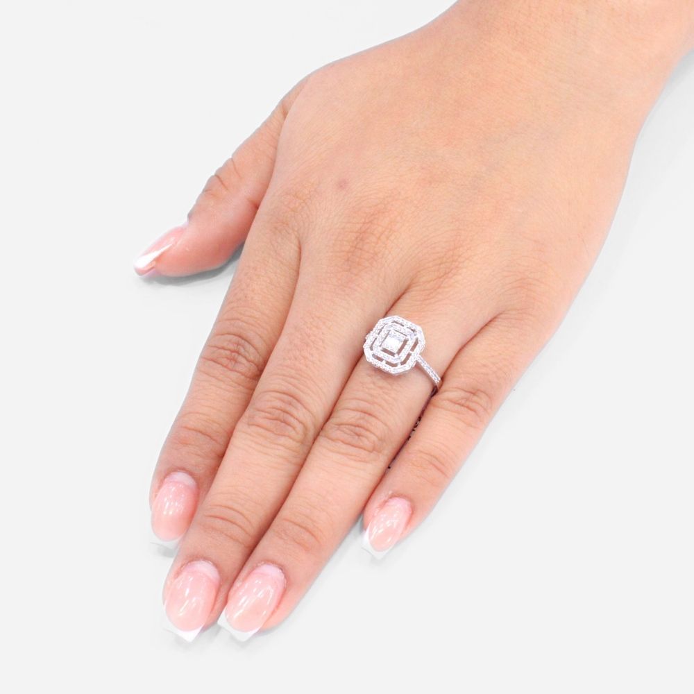 Anillo de Compromiso en Oro 14k Blanco con Zirconias en Modelo Especial mod. 8956