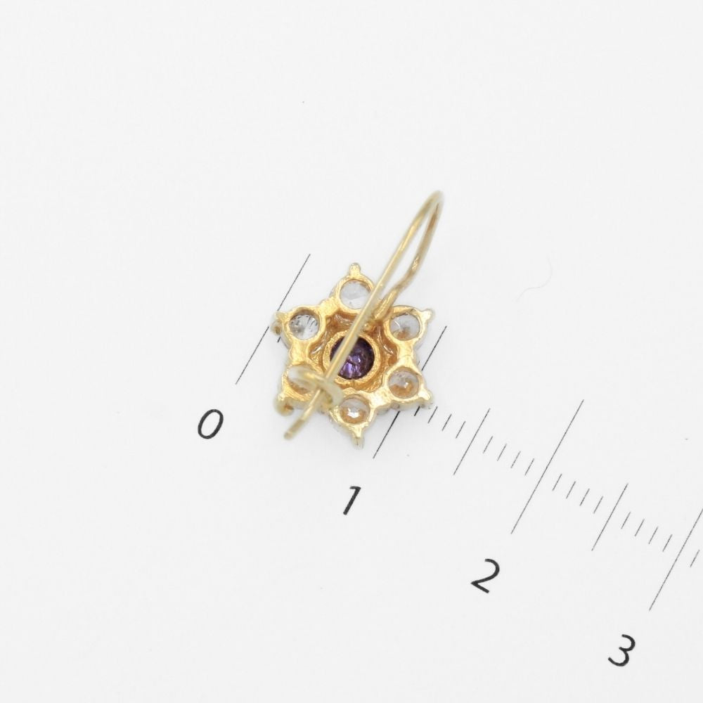 Arete con Broche Arillo de Oro 14k con Diseño Estrella Incrustado con Zirconia Morado mod. 9762