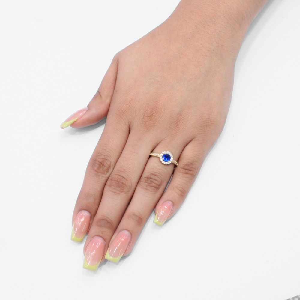Anillo de Oro 14k Diseño Elegante con Zirconia de Corte Redondo e Incrustación de Zirconias Finas mod. 9731