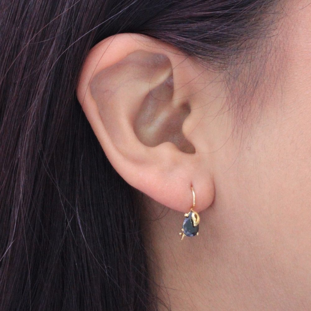 Arete con Broche Arillo de Oro 14k Gota de Zirconia Color Negro Profundo mod. 9766