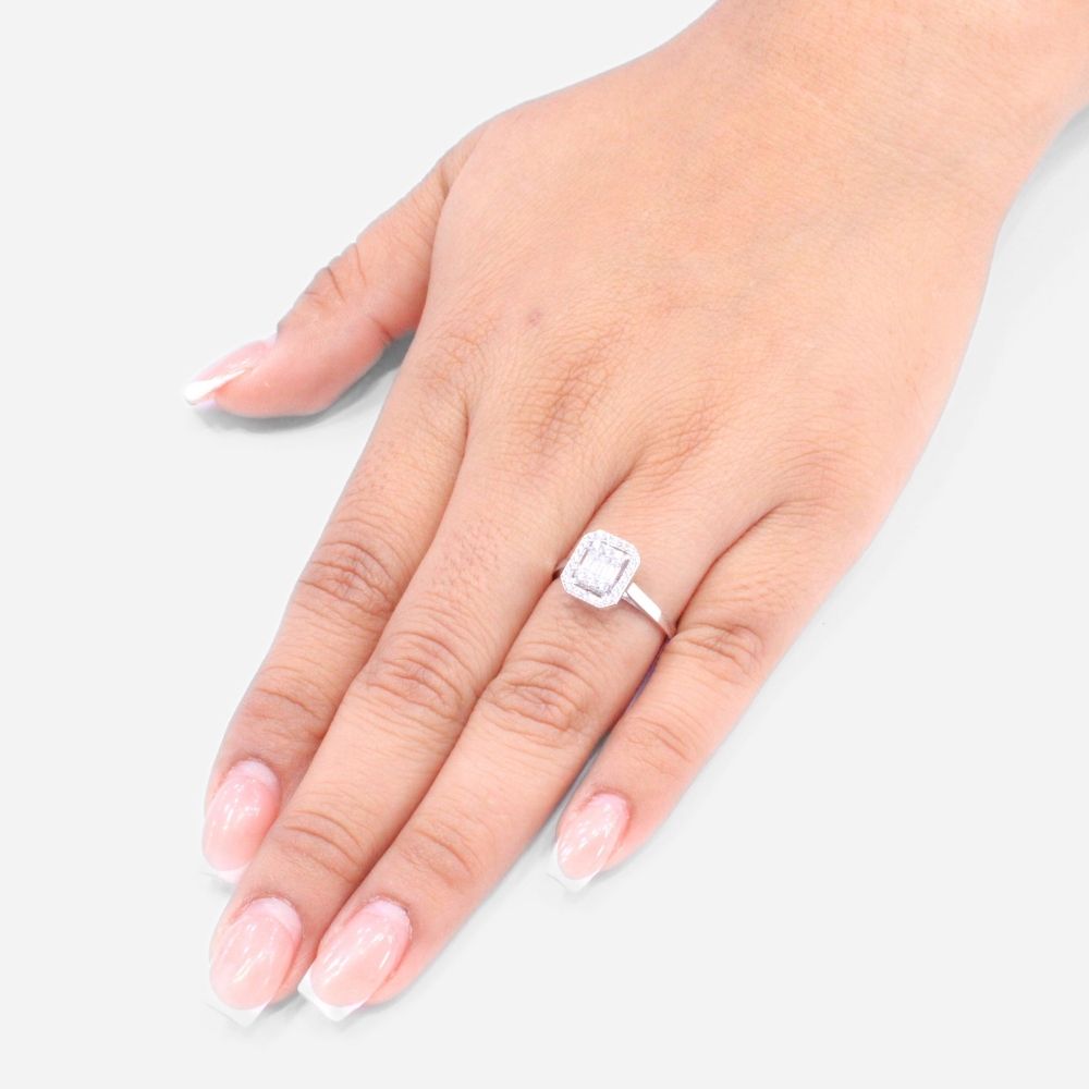 Anillo de Compromiso en Oro 14k Blanco con Zirconias en Modelo Elegante mod. 8957