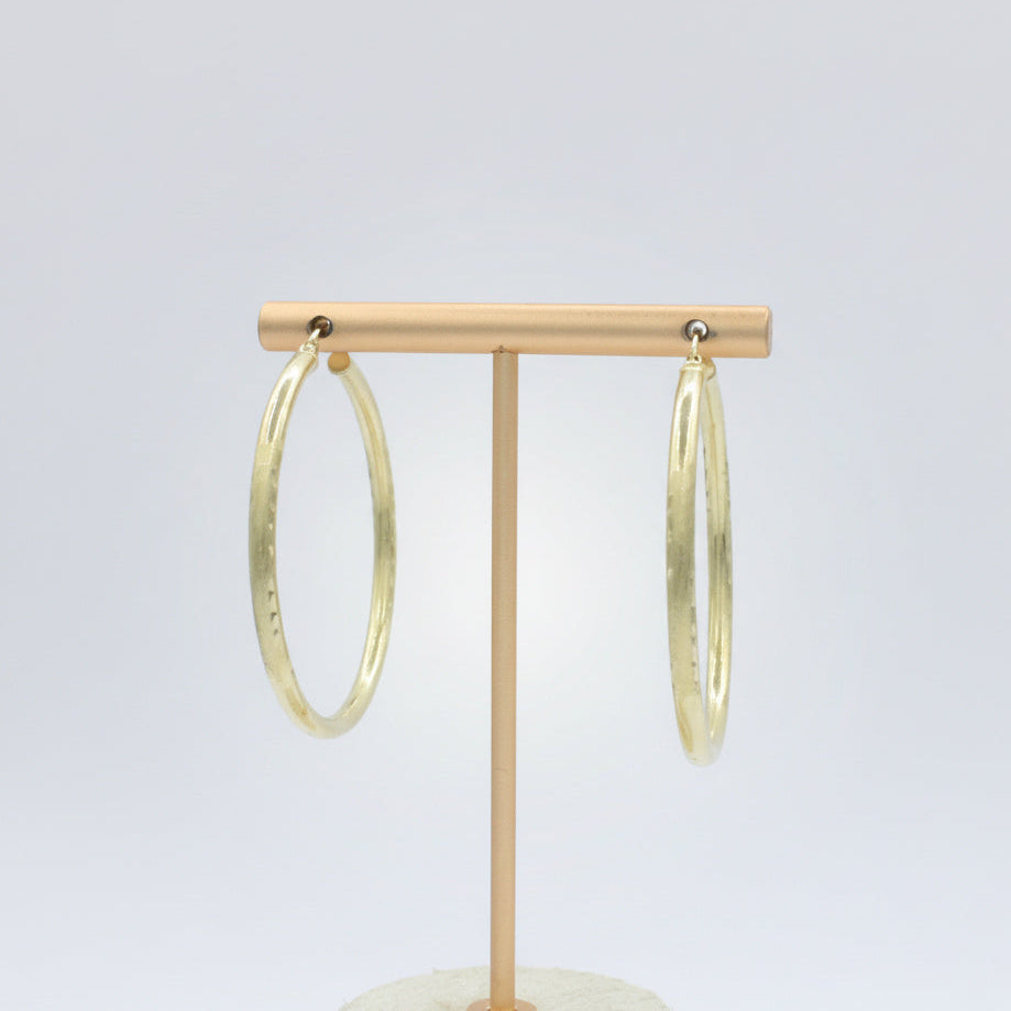 Arracada de Oro 14k Diseño Tubular Hueco con Tonos Mate Contrastados con Diamantado Fino mod. 10033