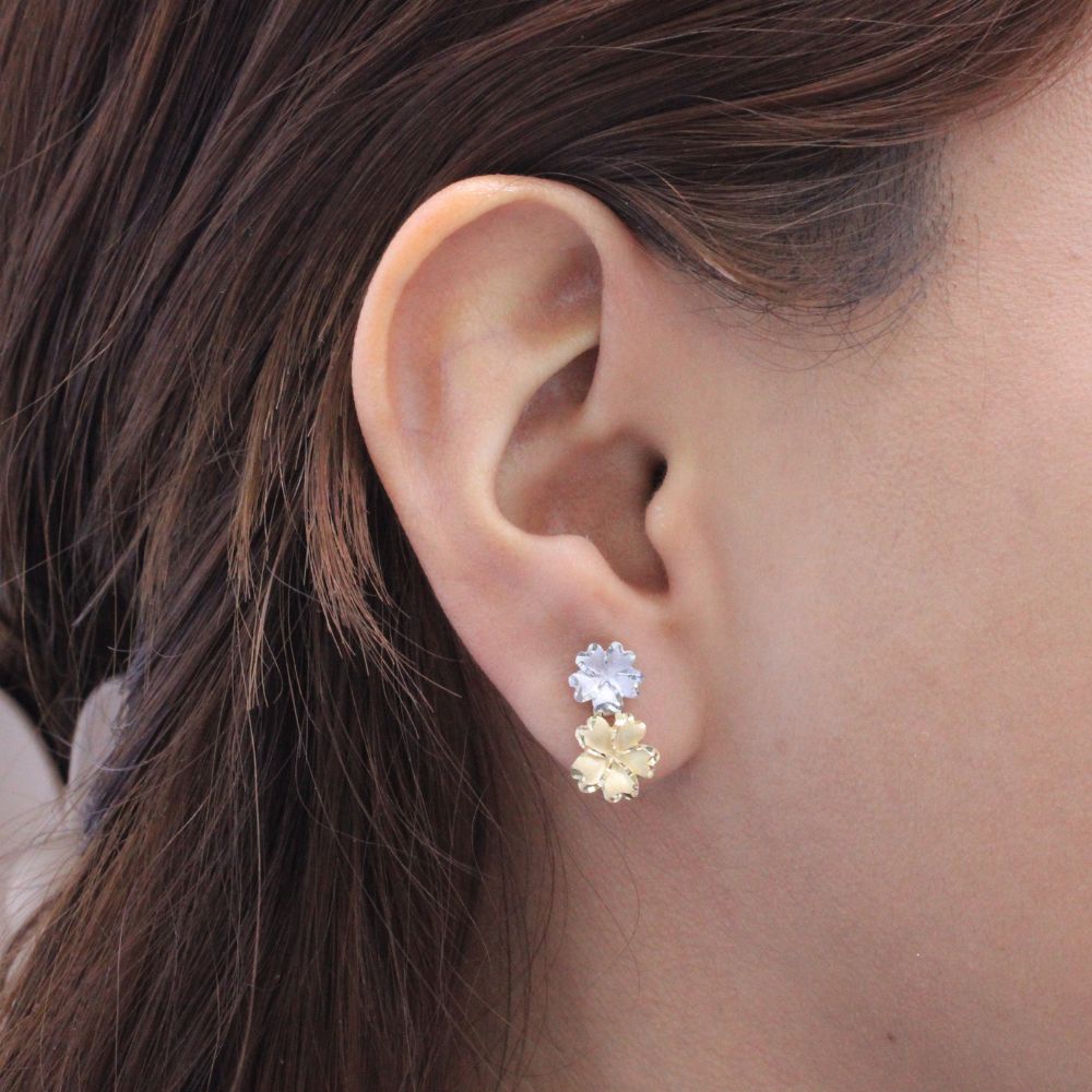 Arete de Oro 14k con Flores del Pensamiento Tono Mate mod. 9066