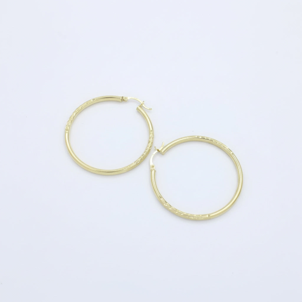 Arracada de Oro 14k Diseño Tubular Hueco con Tonos Mate Contrastados con Diamantado Fino mod. 10033