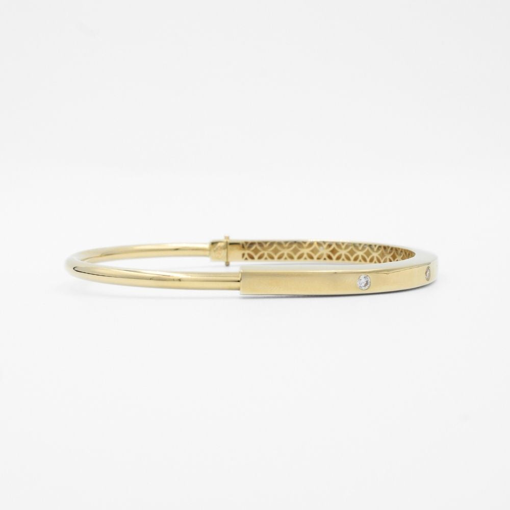 Aro de Oro 14k Modelo Especial Electro Formado Hueco con Incrustación de Zirconias Brillantes mod. 9747