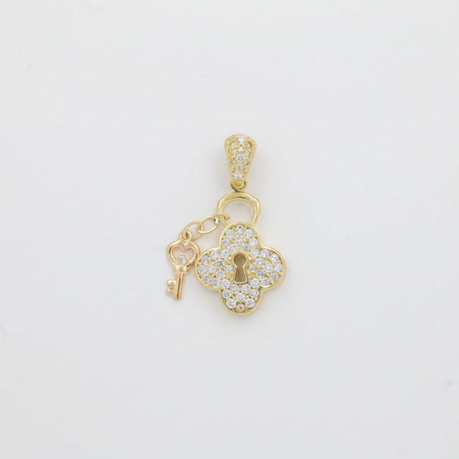 Dije de Oro 14k Diseño Candado Hueco de Trébol con Llave y Zirconias mod. 10073