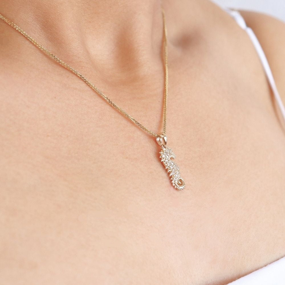 Dije de Oro 14k con Caballito de Mar Incrustado de Zirconias mod. 3641