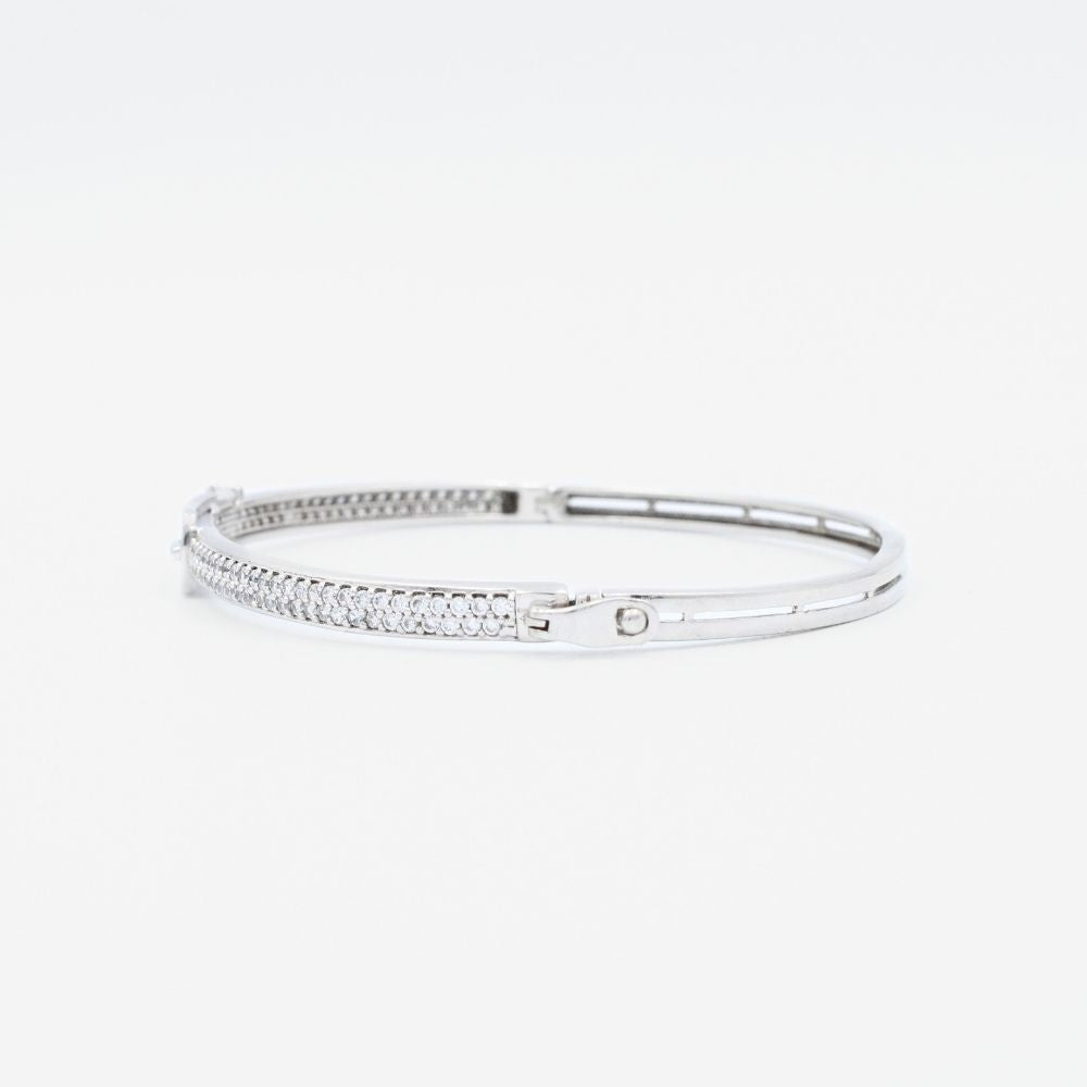 Aro de Oro 14k Blanco en Diseño Hueco e Incrustado con Zirconias Finas mod. 8992