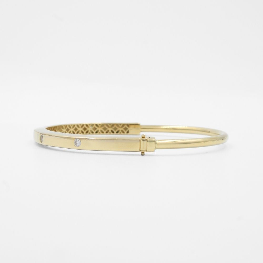Aro de Oro 14k Modelo Especial Electro Formado Hueco con Incrustación de Zirconias Brillantes mod. 9747