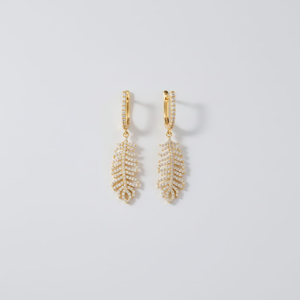 Arete Largo de Oro 14k Diseño de Hoja con Finas Zirconias Incrustadas mod. 10123