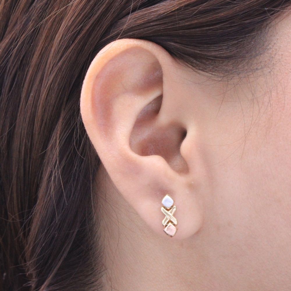 Arete de Oro 14k Diseño XO Hueco de Tonos Mate y Brillantes mod. 8612