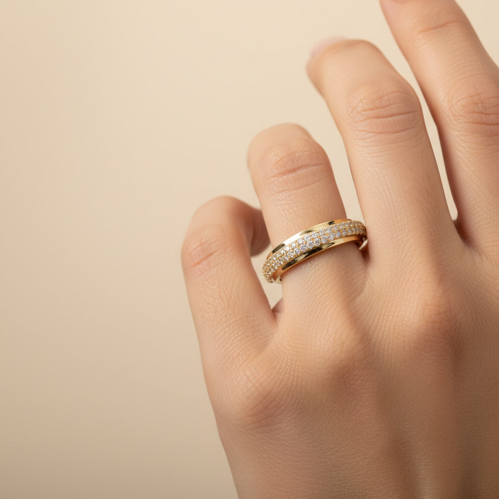 Anillo de Oro 14k Modelo Elegante con Incrustación Especial de Zirconias  mod. 10010