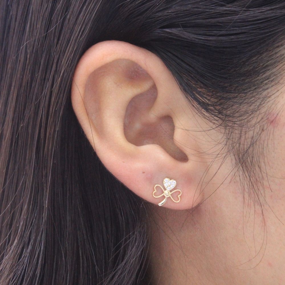 Arete de Oro 14k con Diseño de Triple Corazón Incrustado de Zirconias mod. 9361
