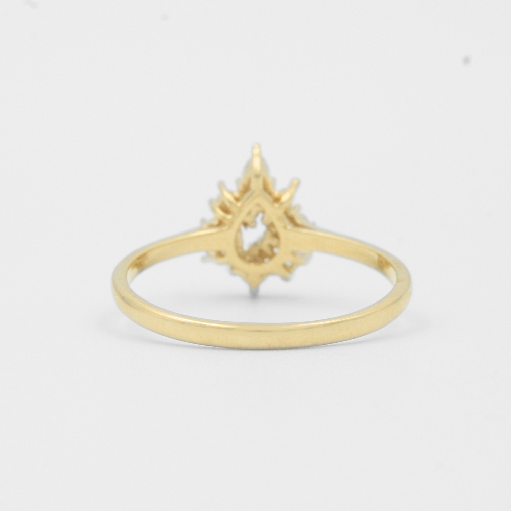 Anillo de Oro 14k Modelo Elegante con Gota de Zirconias Especiales mod. 7971