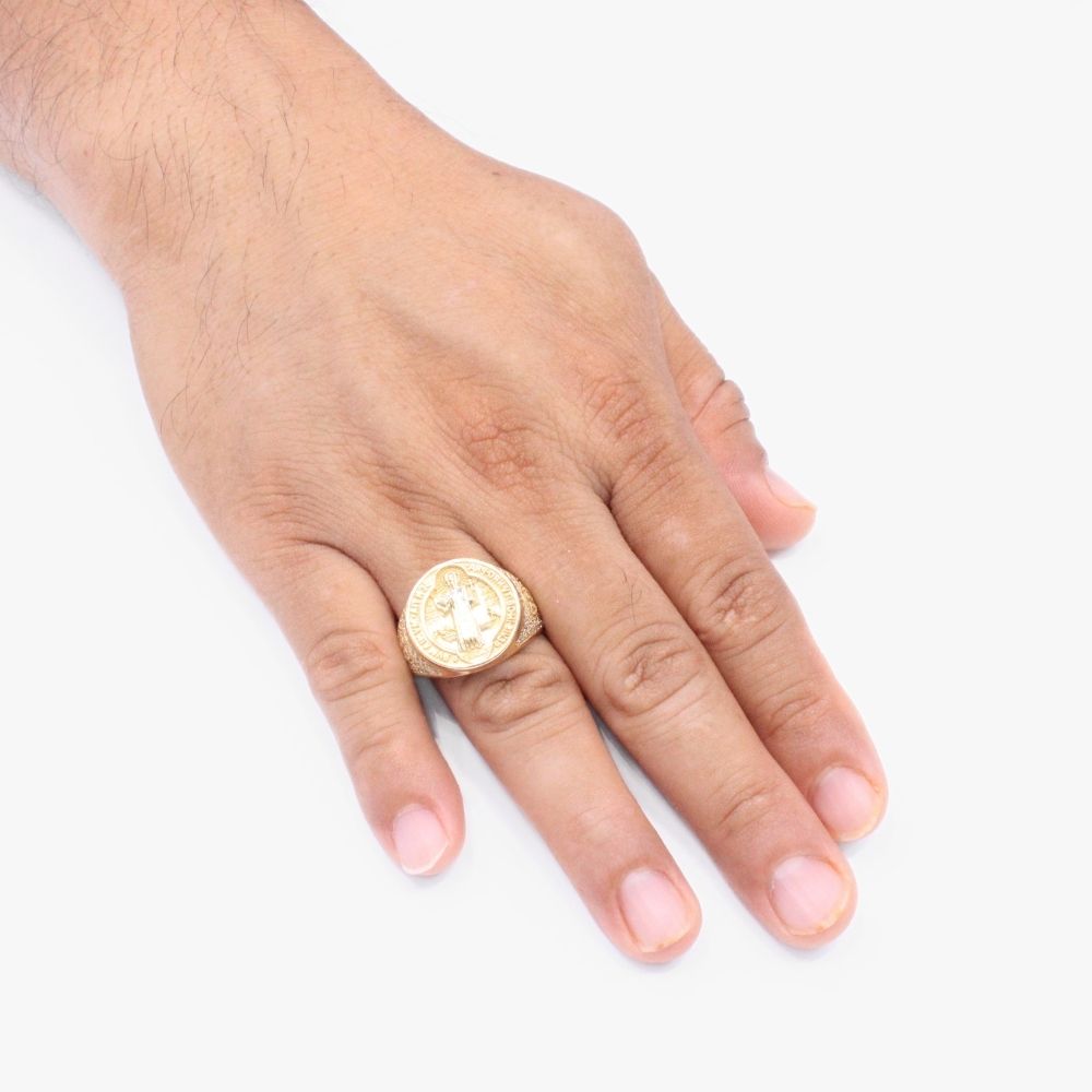 Anillo de Oro 14k con Diseño de San Benito Circular Incrustado de Zirconia mod. 9282