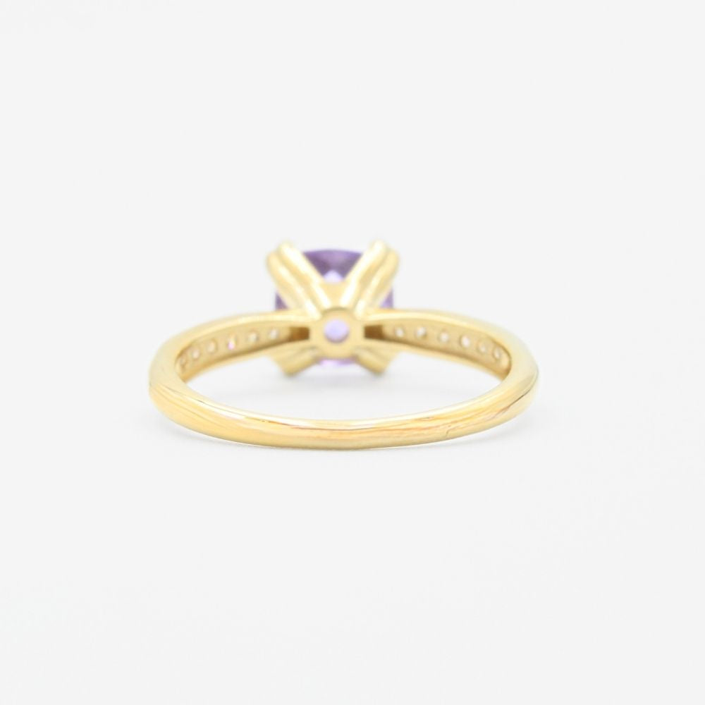 Anillo de Oro 14k con Zirconia Central en Color Morado mod. 9300