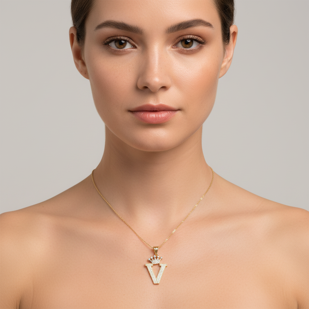 Dije de Oro 14k con Diseño de Inicial V Incrustada con Zirconias mod. 10096
