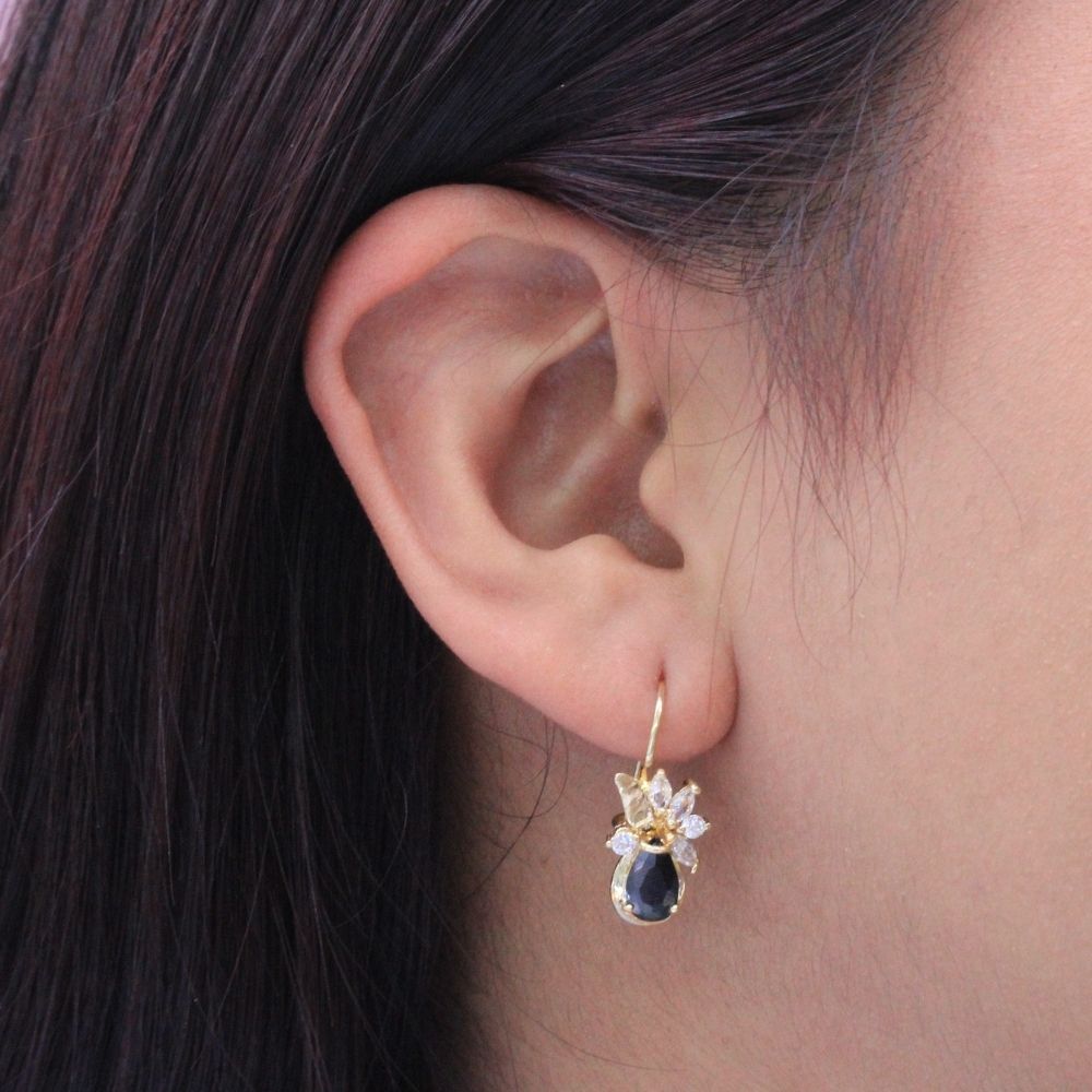 Arete con Broche Arillo de Oro 14k Flor Especial con Zirconias Principal Color Negro Profundo mod. 9768