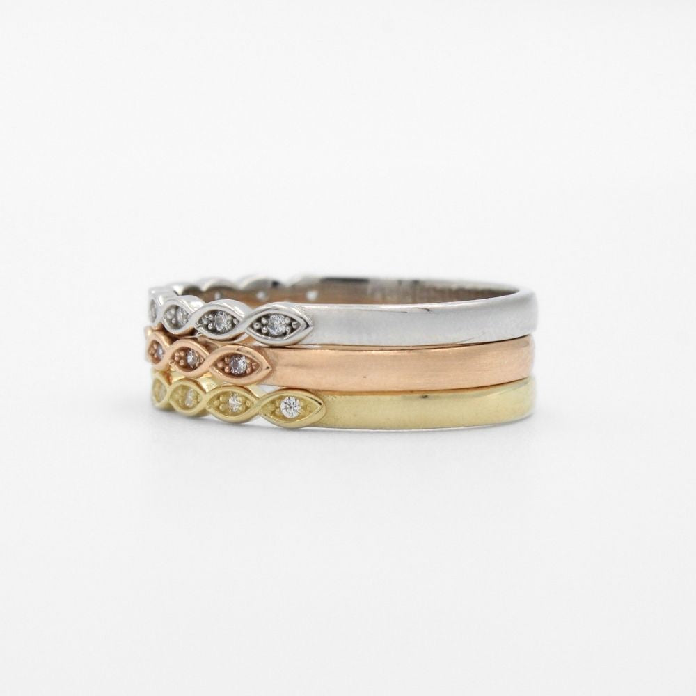 Anillo de Oro 14k Diseño Fin de Semana con Incrustación de Zirconias mod. 9735