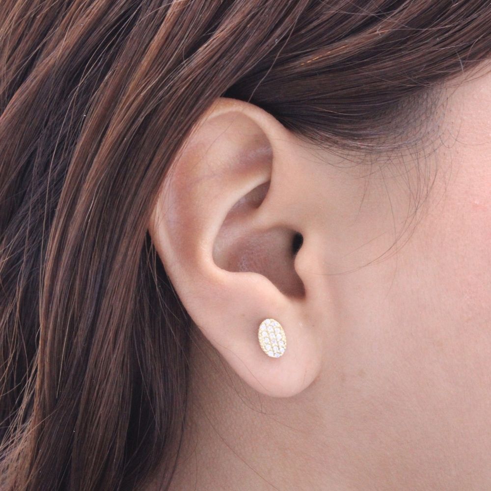 Arete de Oro 14k de Diseño Oval Incrustado con Zirconias mod. 8614
