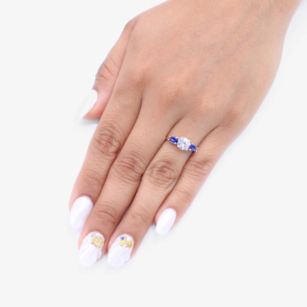 Anillo de Oro 14k de Diseño Circula con Incrustación de Zirconias en Forma de Gota mod. 9301