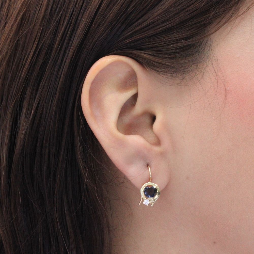 Arete con Broche Arillo de Oro 14k Diseño de Corazón con Zirconia Negra mod. 9764
