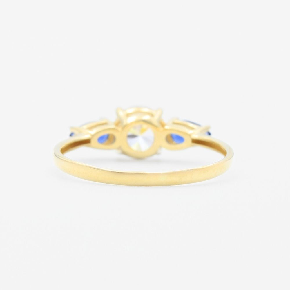 Anillo de Oro 14k de Diseño Circula con Incrustación de Zirconias en Forma de Gota mod. 9301