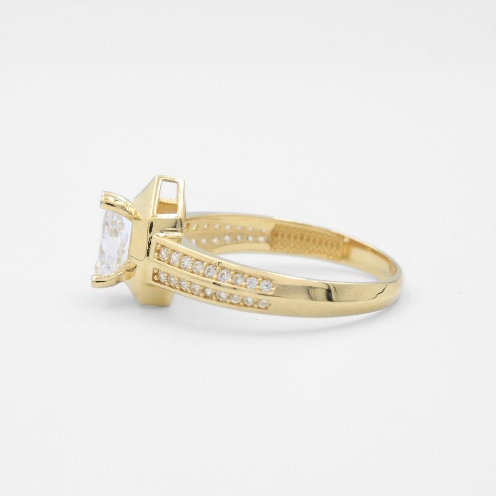 Anillo de Compromiso en Oro 14k con Bisel de Gota Fina y Zirconias Brillantes mod. 8781